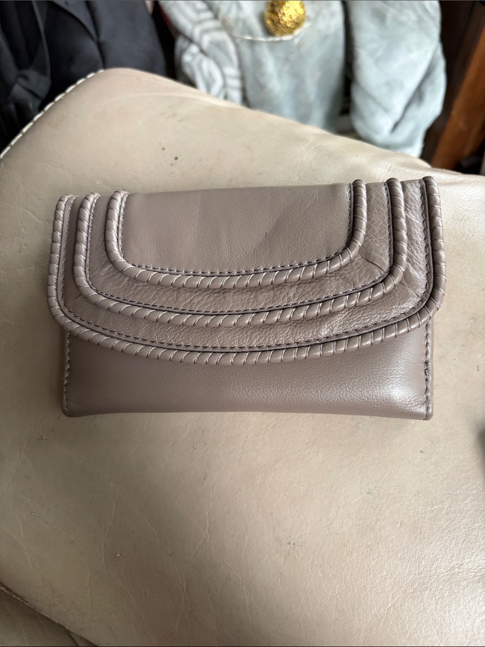 Classic Structured Taupe genuine Leather Bifold Wallet 6.5”x4”.  Exc. Cond.